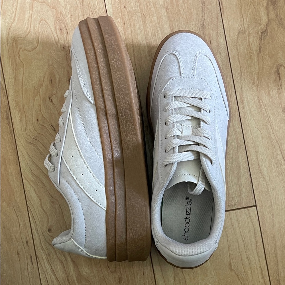 Shoe Dazzle Women's Beige and Tan Sneakers